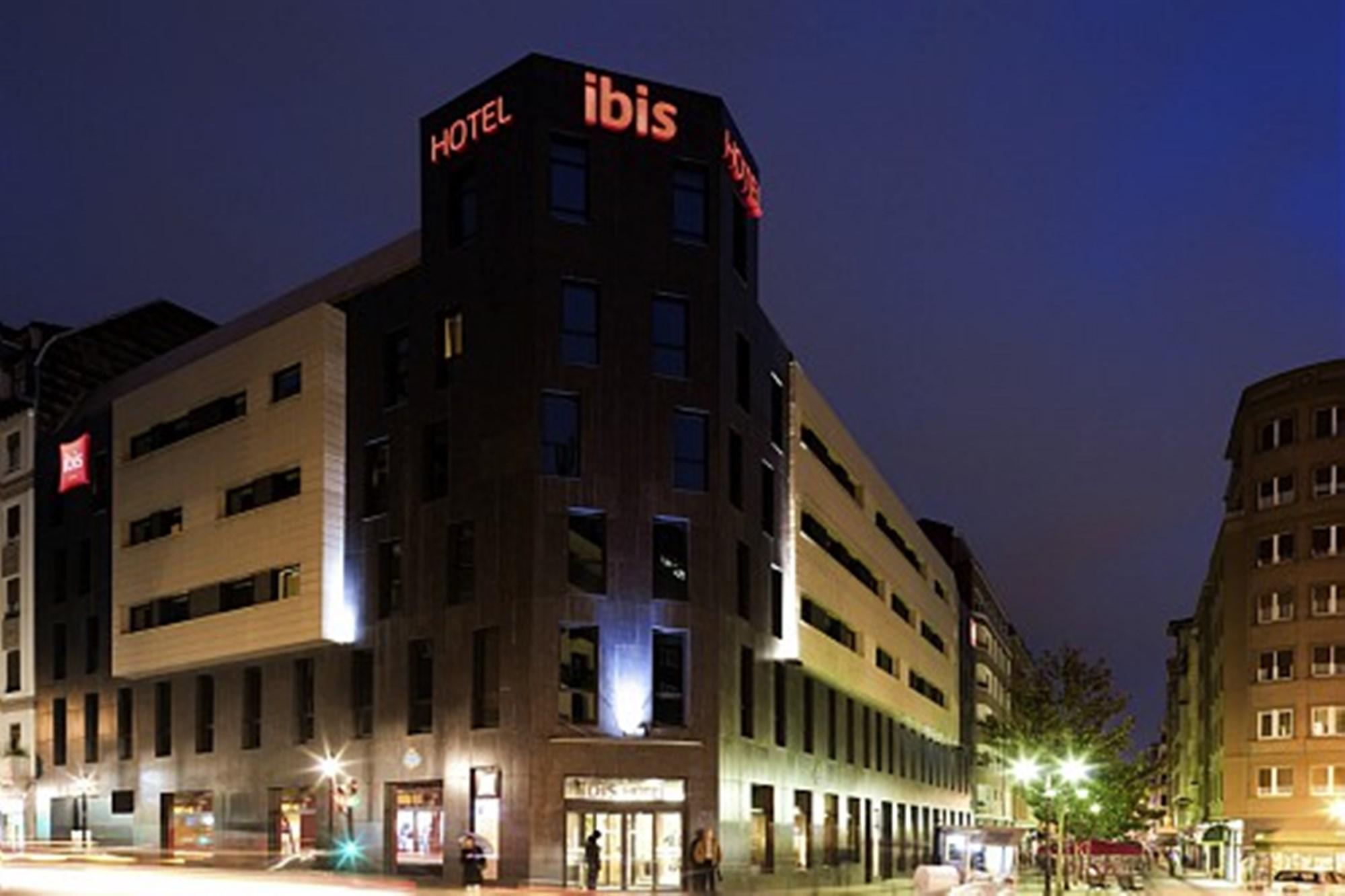 Hotel Ibis Bilbao Centro Esterno foto