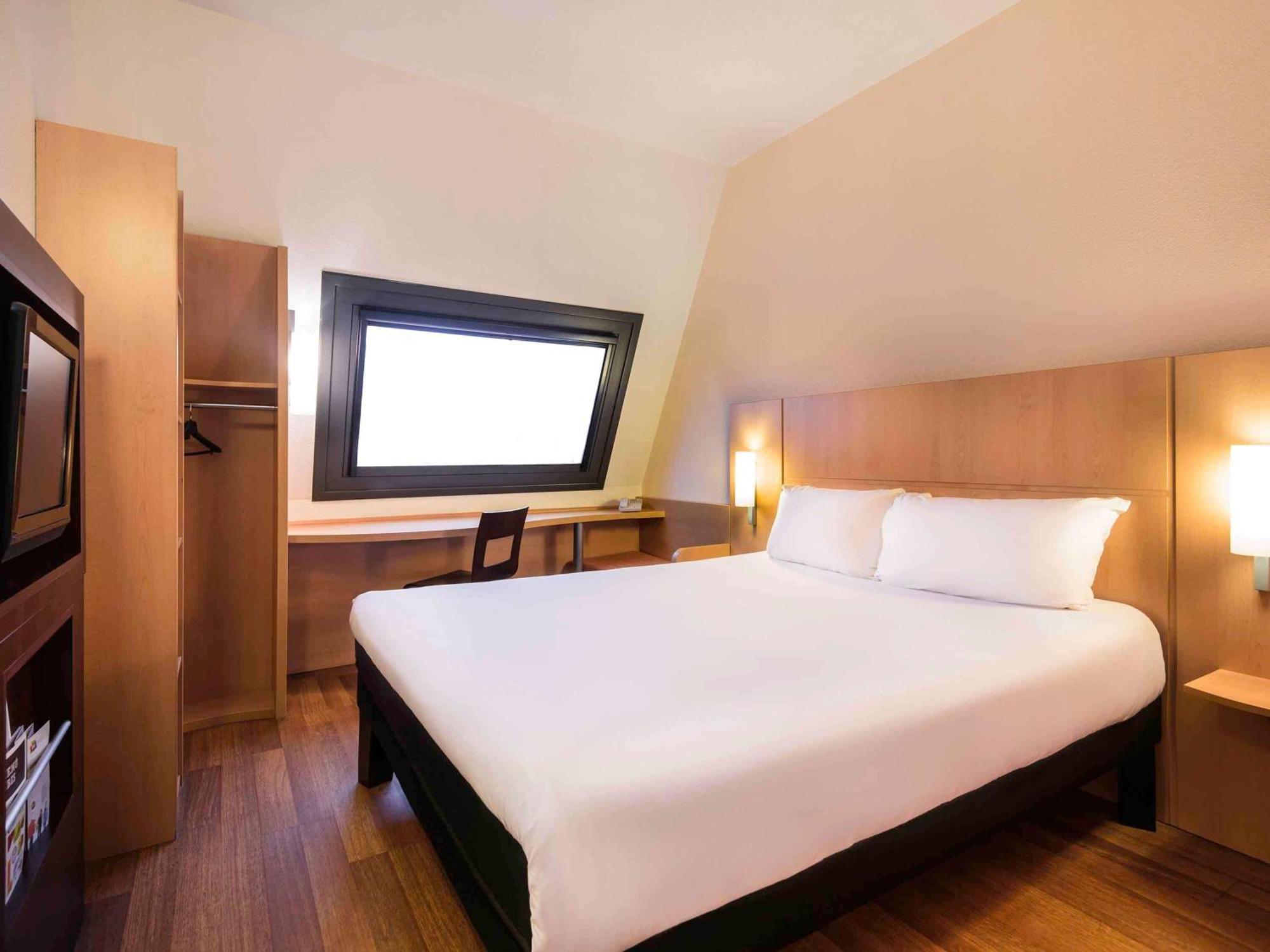 Hotel Ibis Bilbao Centro Esterno foto