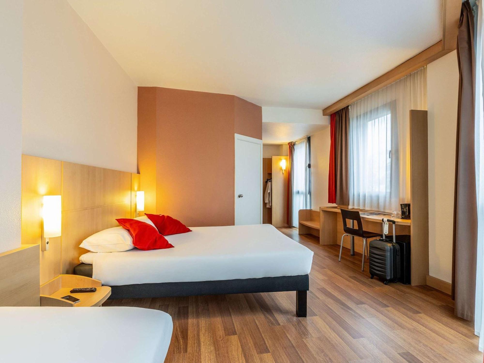 Hotel Ibis Bilbao Centro Esterno foto