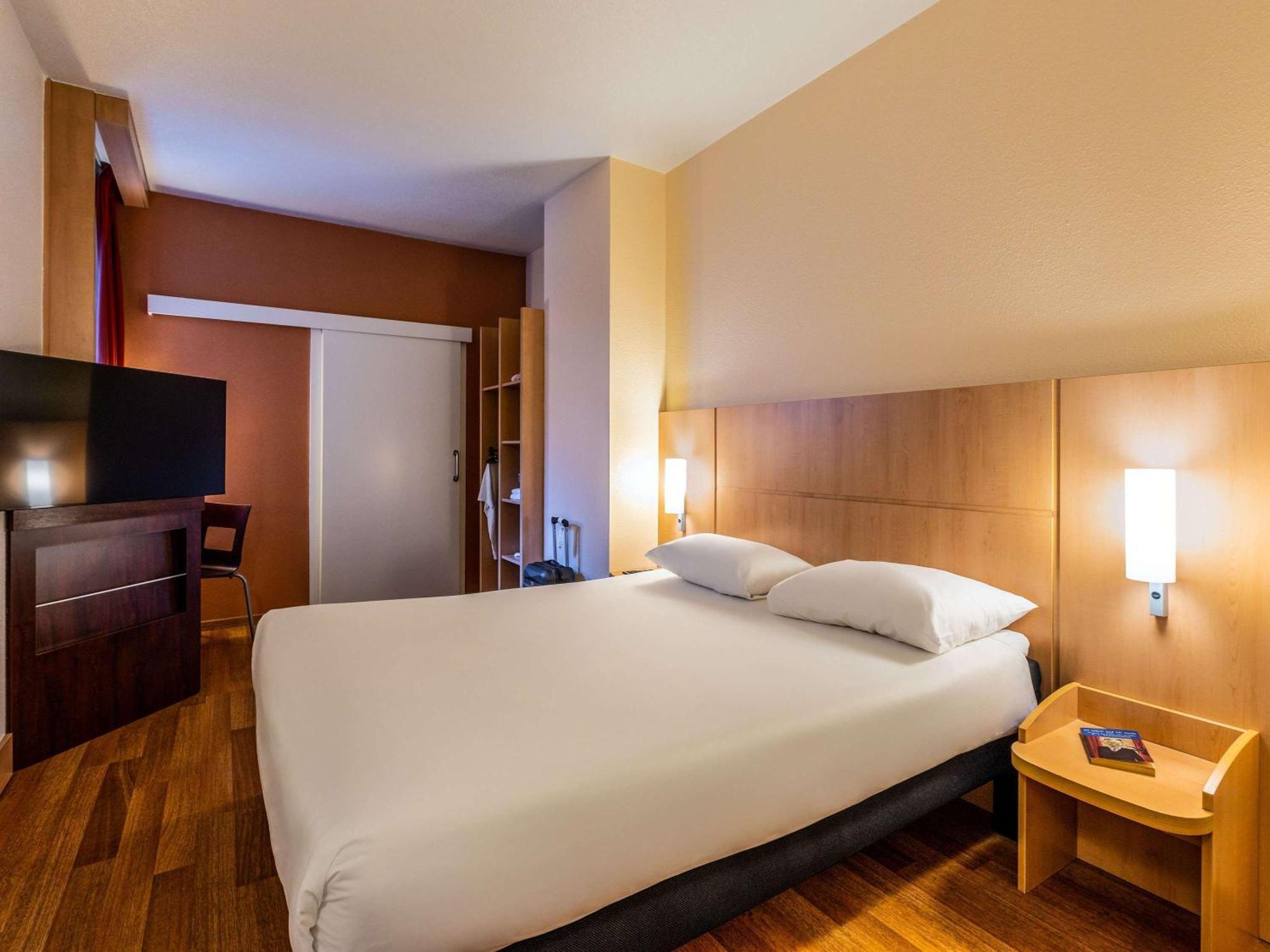 Hotel Ibis Bilbao Centro Esterno foto