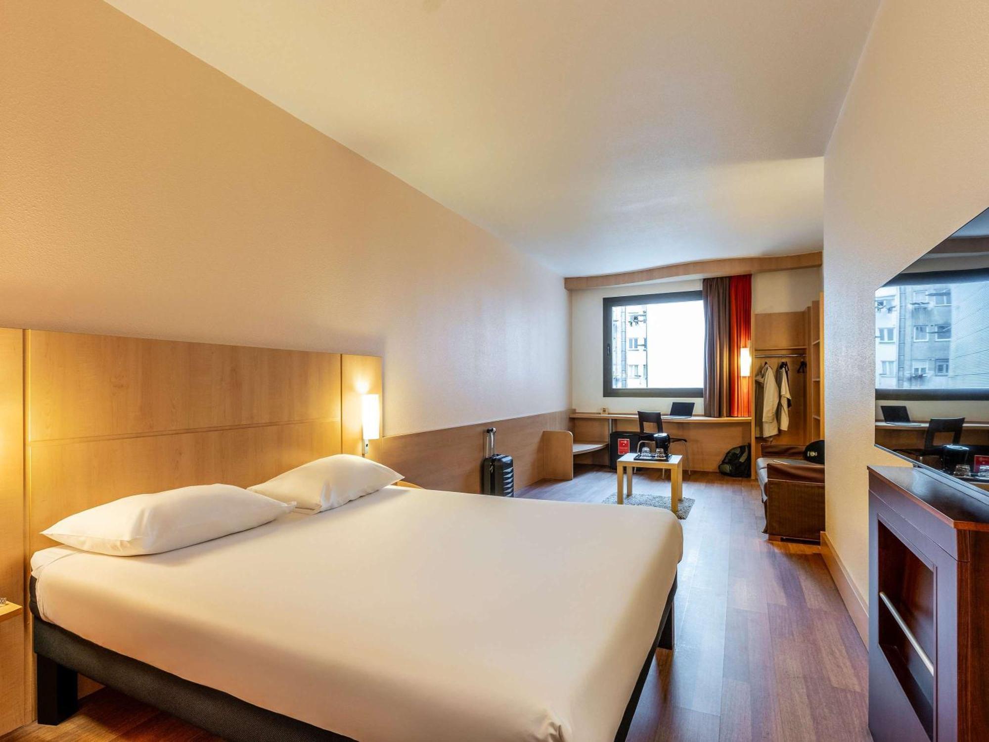 Hotel Ibis Bilbao Centro Esterno foto