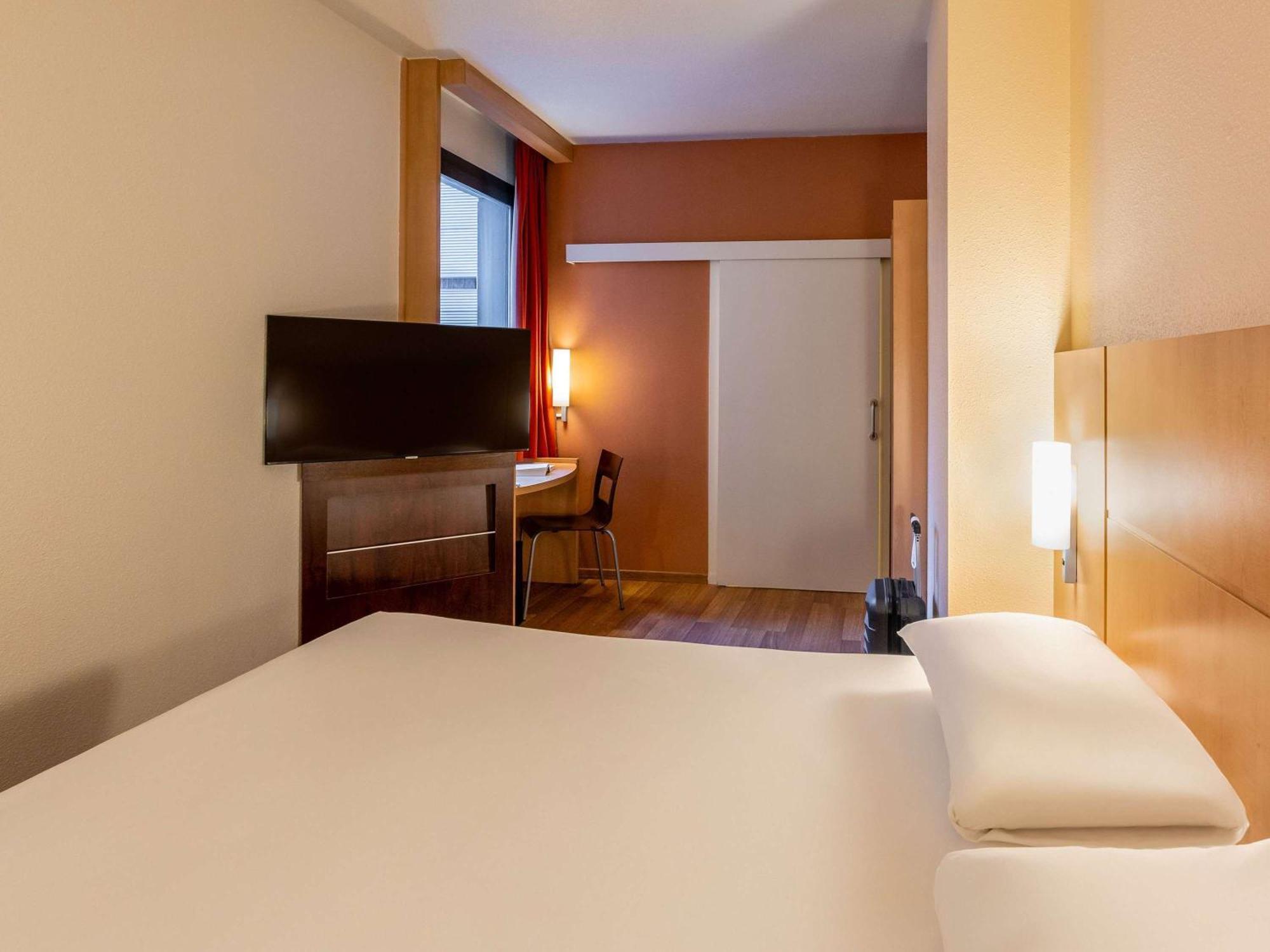 Hotel Ibis Bilbao Centro Esterno foto