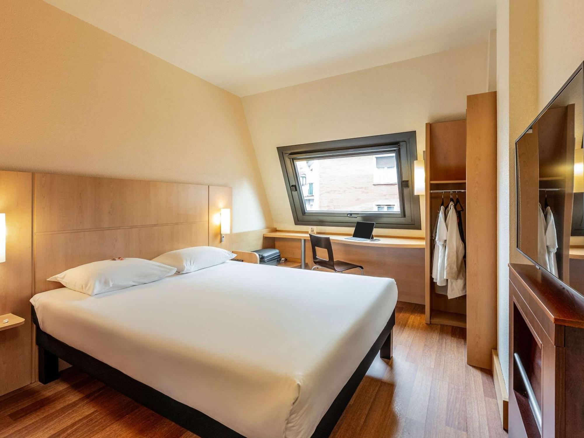 Hotel Ibis Bilbao Centro Esterno foto